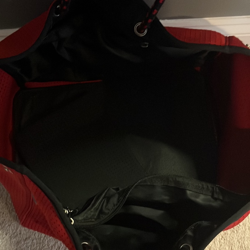 Red Chukka neoprene bag - Picture 2 of 3